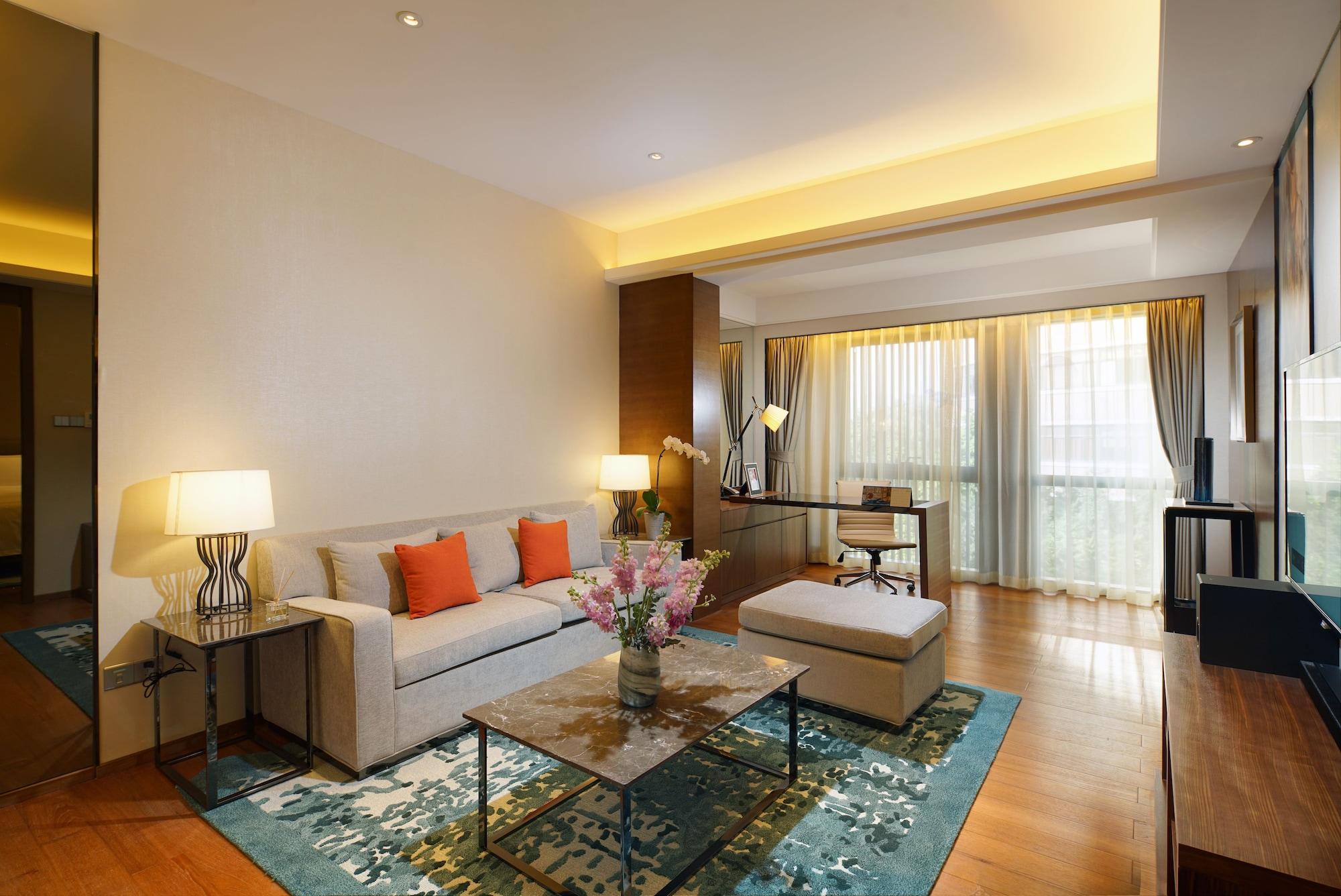 Fraser Shenzhen: Infinity Pool & Business Zone Convenience