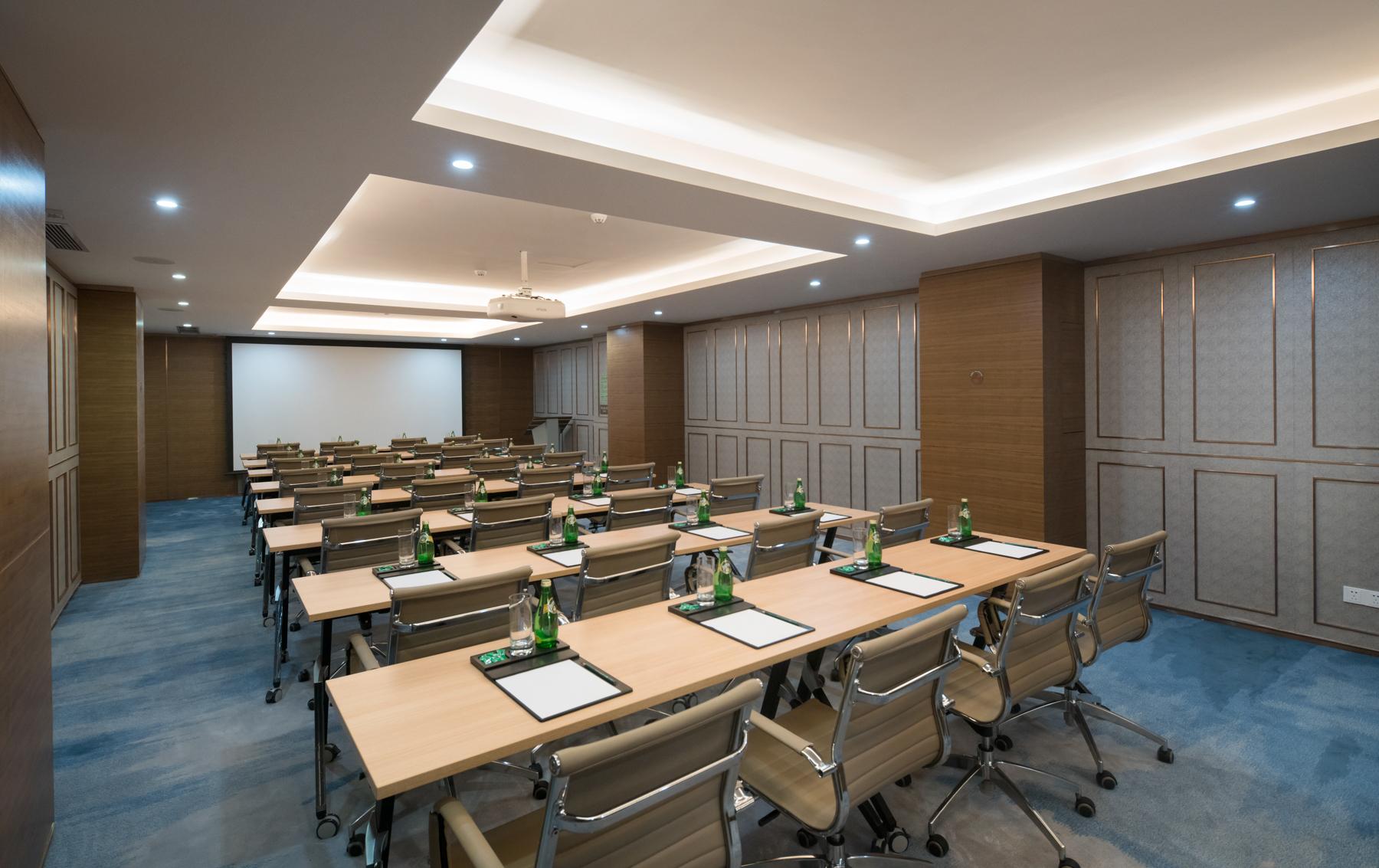 Fraser Shenzhen: Infinity Pool & Business Zone Convenience Aparthotel