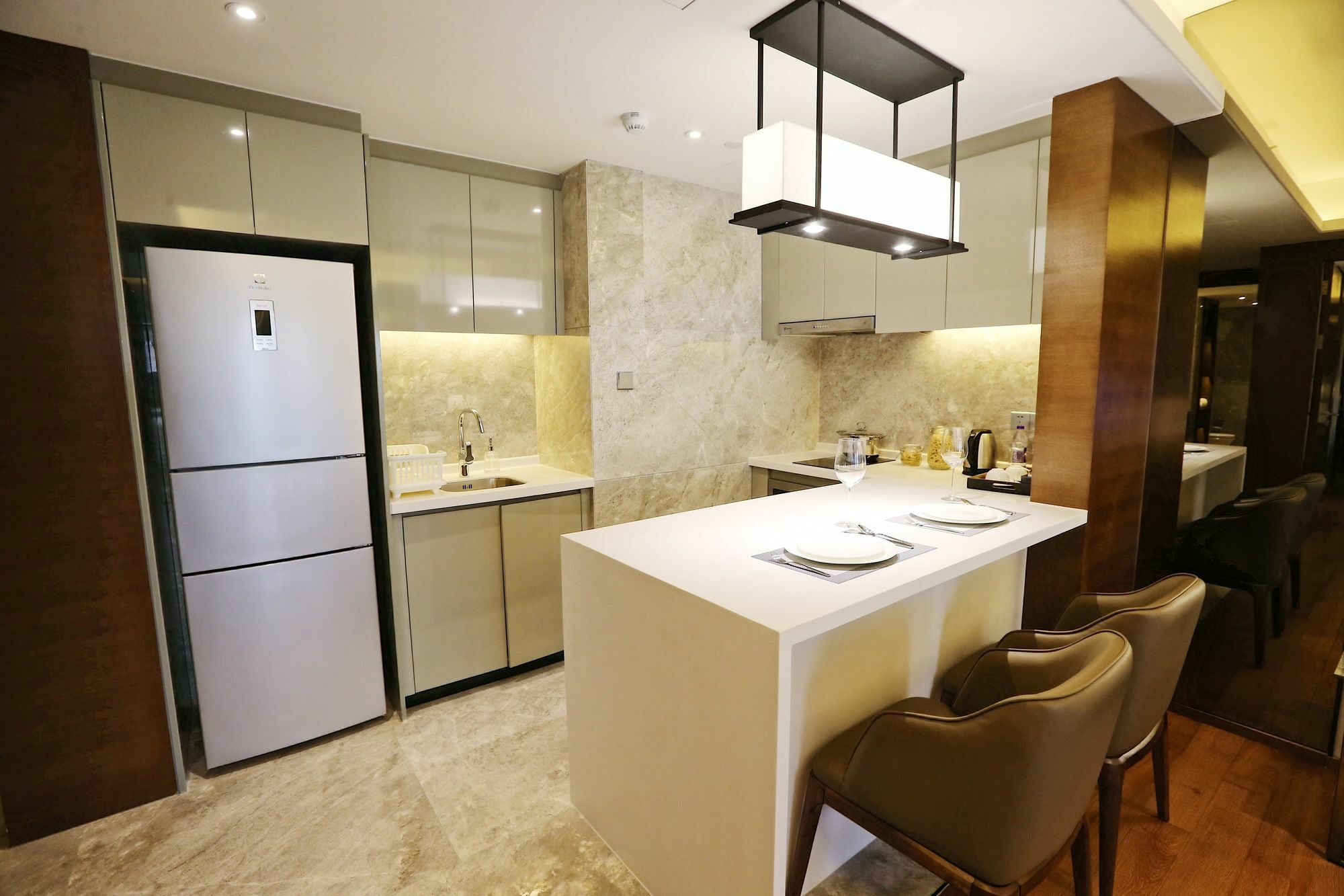 Aparthotel Fraser Shenzhen: Infinity Pool & Business Zone Convenience