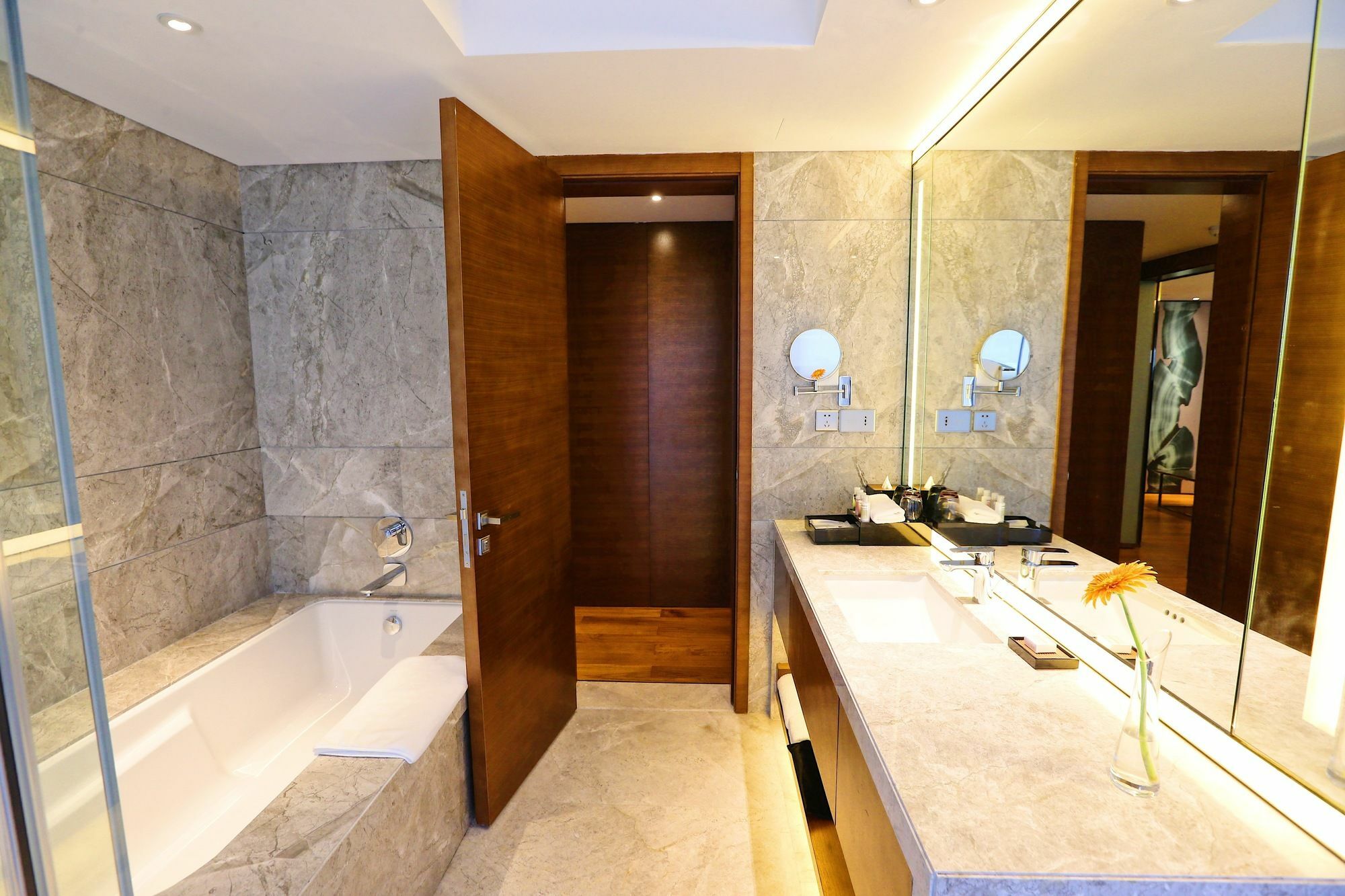 Fraser Shenzhen: Infinity Pool & Business Zone Convenience Aparthotel Shenzhen